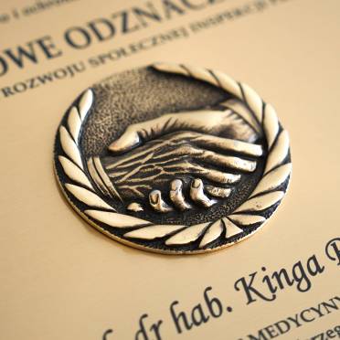 Honorowe odznaczenie dla prof. Kingi Polańskiej